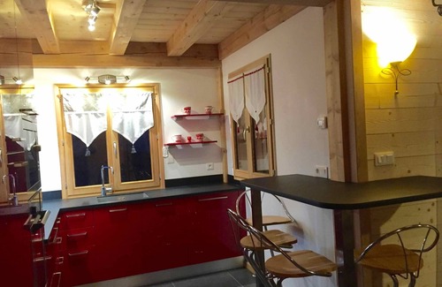 Vars Ski Chalet | Cozy Chalet Near Slopes | 9.8 Rated, Pet-Friendly & Spa