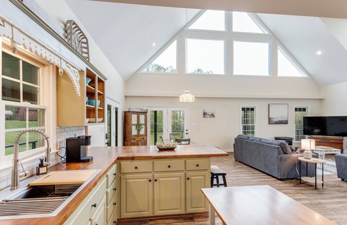 Waynesville House | New- Charming 2-bedroom home with amazing views, minutes to downtown Waynesville