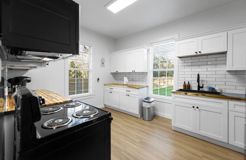 Waco House | New Charming 2-bedroom Home Minutes to Downtown