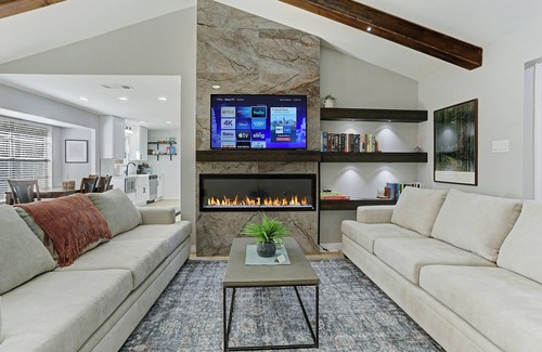 North Austin Civic Association House | NEW Charming 3BR 2BA w/Modern Fireplace by Domain @ Q2 Stadium