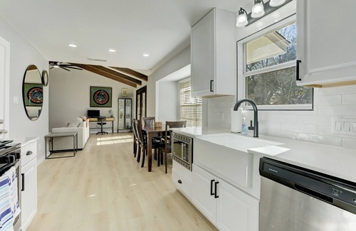 North Austin Civic Association House | NEW Charming 3BR 2BA w/Modern Fireplace by Domain @ Q2 Stadium