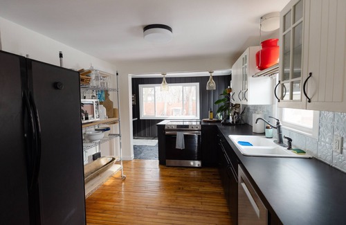 Minnetonka House | NEW! Charming & Cozy 2BR Cottage in Wayzata