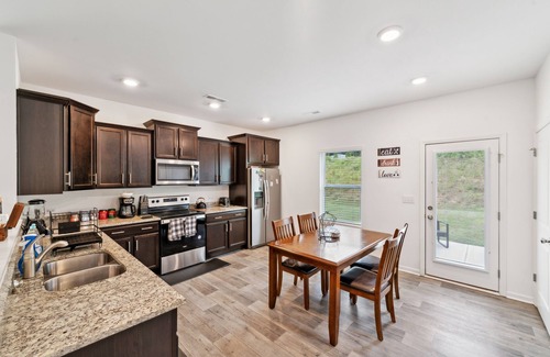 Dallas House | NEW! Charming Getaway Perfect for Relaxation