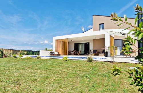 Sveti Petar u Sumi Villa | Inviting Villa with Pool & Breathtaking Sunset Views
