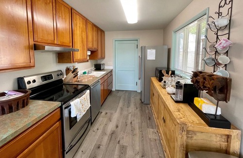 Kenmore Cottage | Exclusive Lakeview Cottage Retreat in Downtown Kenmore