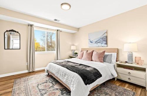 Roseville Apartment | New Upper Unit in the Heart of Roseville - Family Friendly