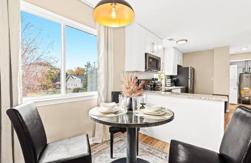 Roseville Apartment | New Upper Unit in the Heart of Roseville - Family Friendly
