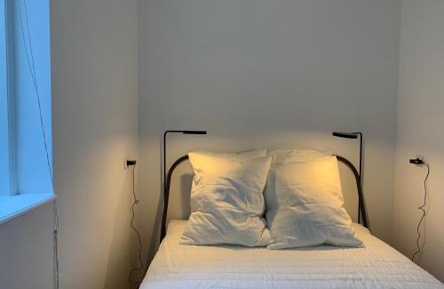 Delft Apartment | Garden View Retreat: Cozy Room Near TU Delft