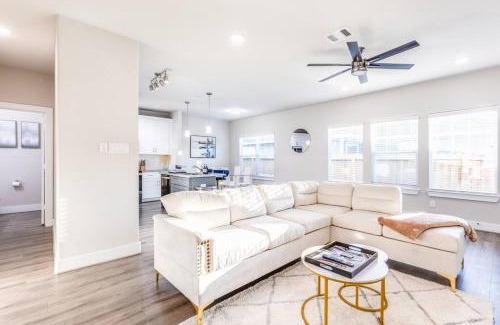 Southeast Houston House | NEW Classic Cozy Gem Med NRG