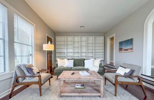 Austin Ave. House | Cozy Bungalow with Dedicated Office in Washington