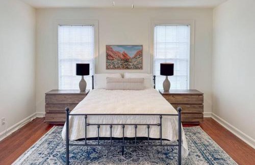Austin Ave. House | Cozy Bungalow with Dedicated Office in Washington