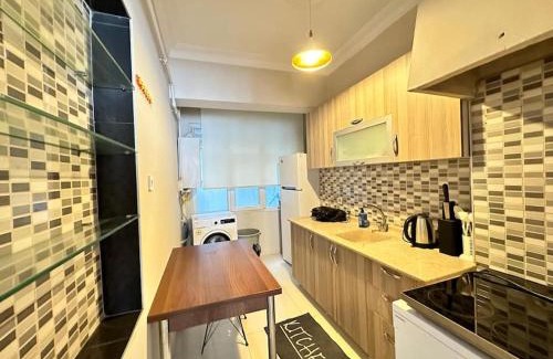 Gumussuyu Mahallesi Apartment | New Comfy Flat, 4BR, 4ACs, Taksim