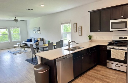Del Valle House | Modern Family Home near Tesla & AUS - Perfect for Travelers