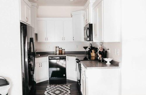 Logan House | Family-Friendly 3BR Condo in Cache Valley - Perfect for 7!