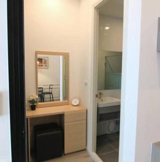 Ramkhamhaeng Apartment | Modern Condo with Gym & Pool near Lam Sali MRT