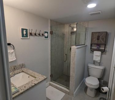 Iona Apartment | Modern Condo: 15 Min to Ft Myers & Sanibel Beach, Oceanview!