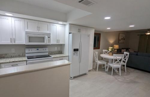 Iona Apartment | Modern Condo: 15 Min to Ft Myers & Sanibel Beach, Oceanview!