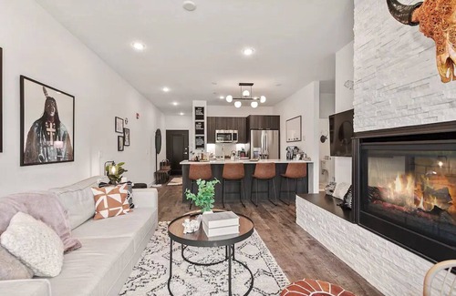 Silverthorne Condo | Inviting Condo on the River with Patio & Hot Tub Access