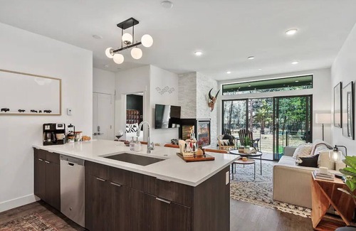 Silverthorne Condo | Inviting Condo on the River with Patio & Hot Tub Access