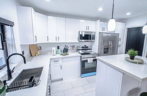 South Middle River House | NEW CONSTRUCTION!Modern Getaway Peaceful/Private Minutes away from Entertainment