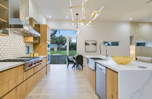 Davenport Ranch House | New Construction 5-Bedroom Luxury House in Westlake - 15 min from downtown
