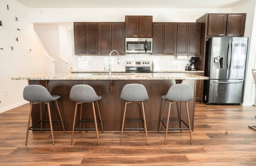 Southeast Raleigh House | Modern Retreat Near Downtown Raleigh with Pool & Spa