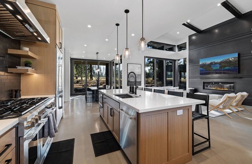 Truckee Villa | Custom Built 4 Bedroom Home with Pool and Lake Views