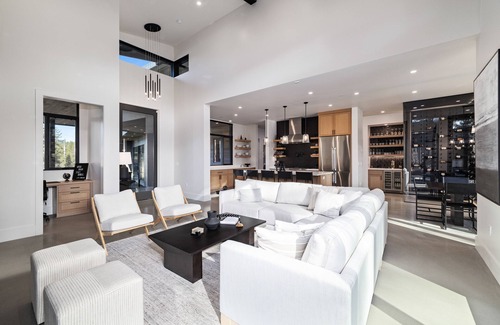 Truckee Villa | Custom Built 4 Bedroom Home with Pool and Lake Views