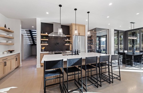 Truckee Villa | Custom Built 4 Bedroom Home with Pool and Lake Views