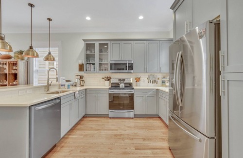 Metropolitan House | Modern Retreat with Parking and Patio in Prime Location
