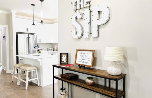 Oxford House | Modern Stay Minutes from Ole Miss with Ocean View & Breakfast