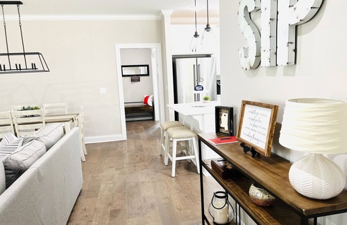 Oxford House | Modern Stay Minutes from Ole Miss with Ocean View & Breakfast