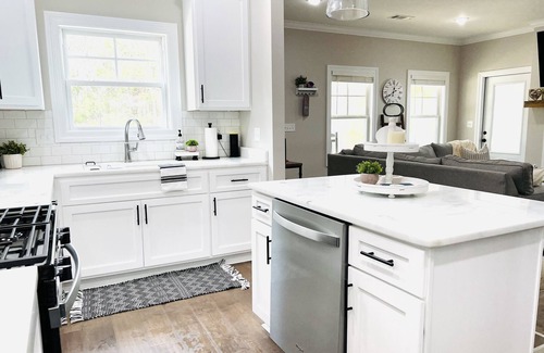 Oxford House | Modern Stay Minutes from Ole Miss with Ocean View & Breakfast