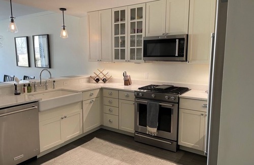 Warren Condo | Modern Mountainside Condo Steps from Sugarbush Slopes