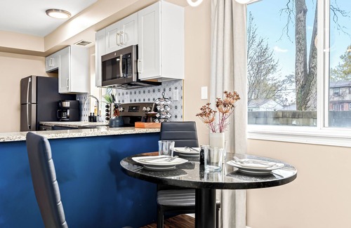 Roseville Apartment | Contemporary 1BR Haven: Pristine, Private & Family-Friendly