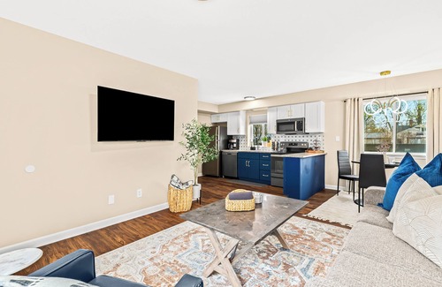 Roseville Apartment | Contemporary 1BR Haven: Pristine, Private & Family-Friendly