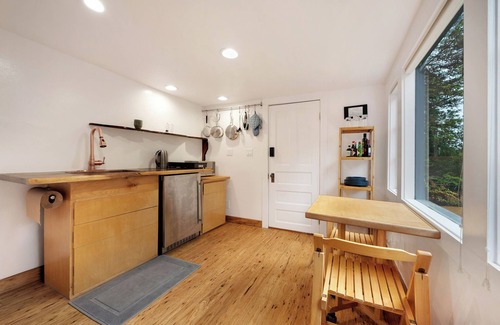Rio Nido Apartment | NEW Contemporary Guest-Suite by Robaire in Guerneville/Rio Nido/Russian River