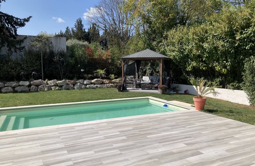 Bouc-Bel-Air Villa | Modern Villa Retreat with Ocean Views in Aix en Provence