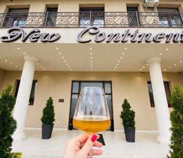 Nyzhnje Selyshche Hotel | Budget-Friendly Escape at New Continent with Hot Tub & Breakfast