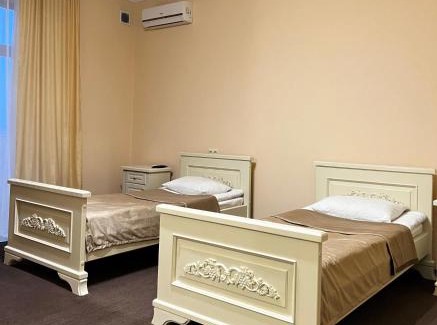 Nyzhnje Selyshche Hotel | Budget-Friendly Escape at New Continent with Hot Tub & Breakfast