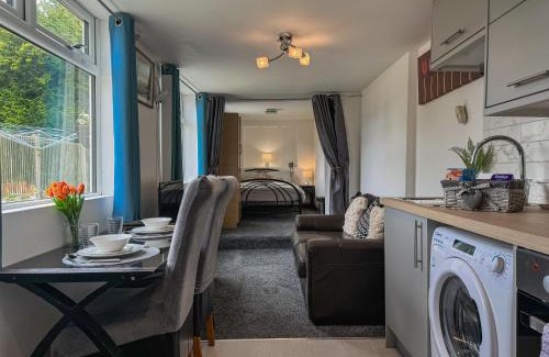 Bredhurst Apartment | Cozy Garden Home with Smart TV & High-Speed Wi-Fi