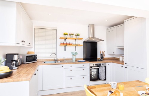 New Forest District Cottage | New Cottage Sleeps 9 in Prime Location with Ocean Views