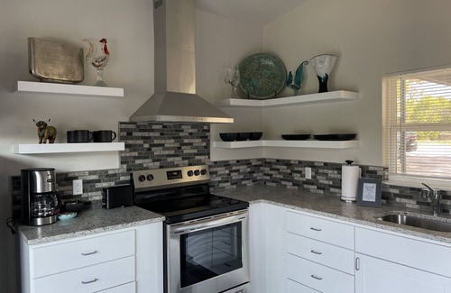 Blanco House | New Vegas Villa with Hot Tub & Ocean View Amenities