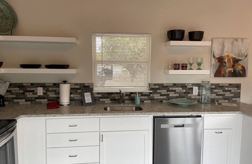 Blanco House | New Vegas Villa with Hot Tub & Ocean View Amenities