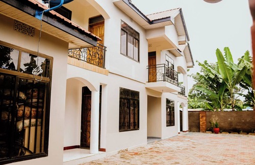 Arusha House | Cozy 2 Bedroom Apartment with Free Wi-Fi & Balcony View
