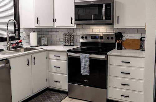Bayshore - Klatt House | NEW Cozy 2-bedroom house in a quiet neighborhood close to everything!