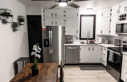 Bayshore - Klatt House | NEW Cozy 2-bedroom house in a quiet neighborhood close to everything!