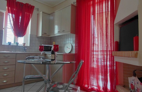 Agios Dimitrios Apartment | Cozy Apartment Near Metro with Pool and Spa Amenities