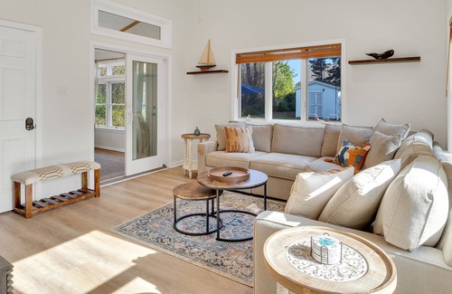 Rehoboth Beach Cottage | New! Cozy Beach Cottage with King Bed & Large Patio