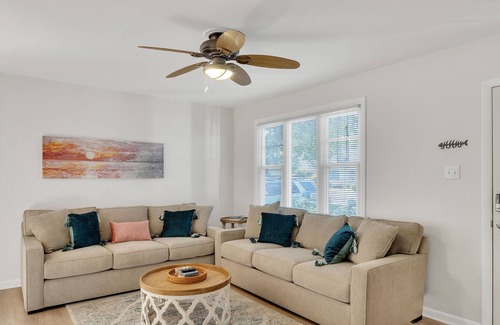 Rehoboth Beach Cottage | New! Cozy Beach Cottage with King Bed & Large Patio